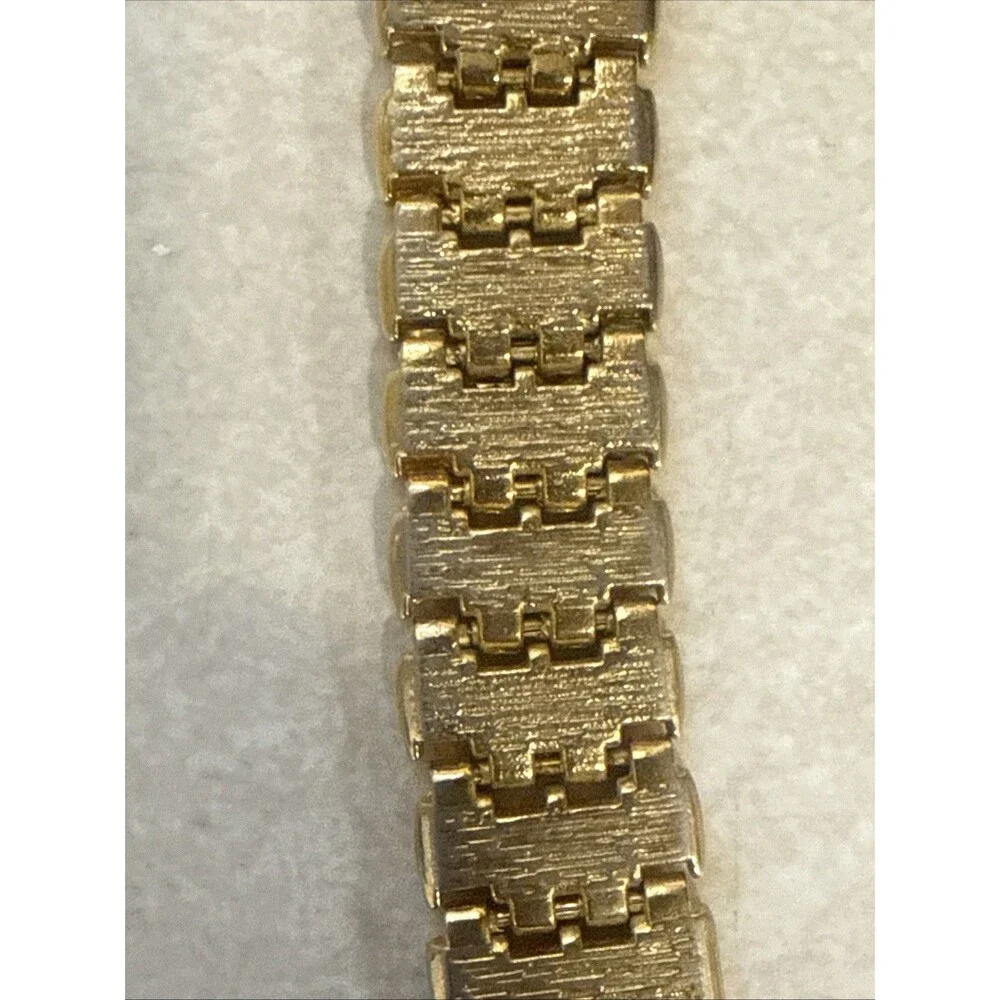 Vtg Medana ROYALE Ladies Diamond Gold Tone Nugget Style Watch 7.5